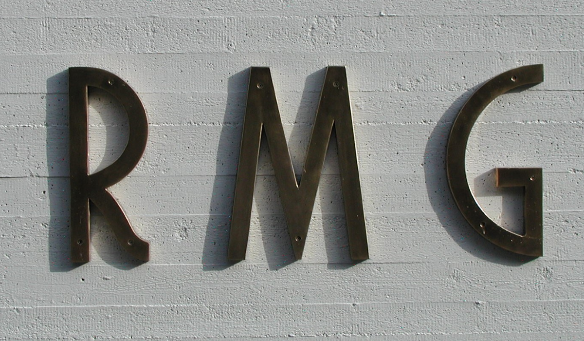 La storia del logo RMG va di pari passo con la trasformazione dell’azienda, produttrice di lingotti in bronzo, ottone e bronzo all’alluminio